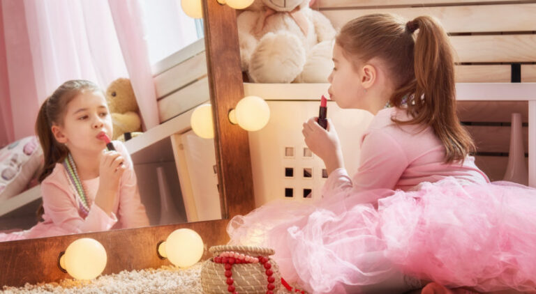 Three Apps and One Game For Your Future Fashionista